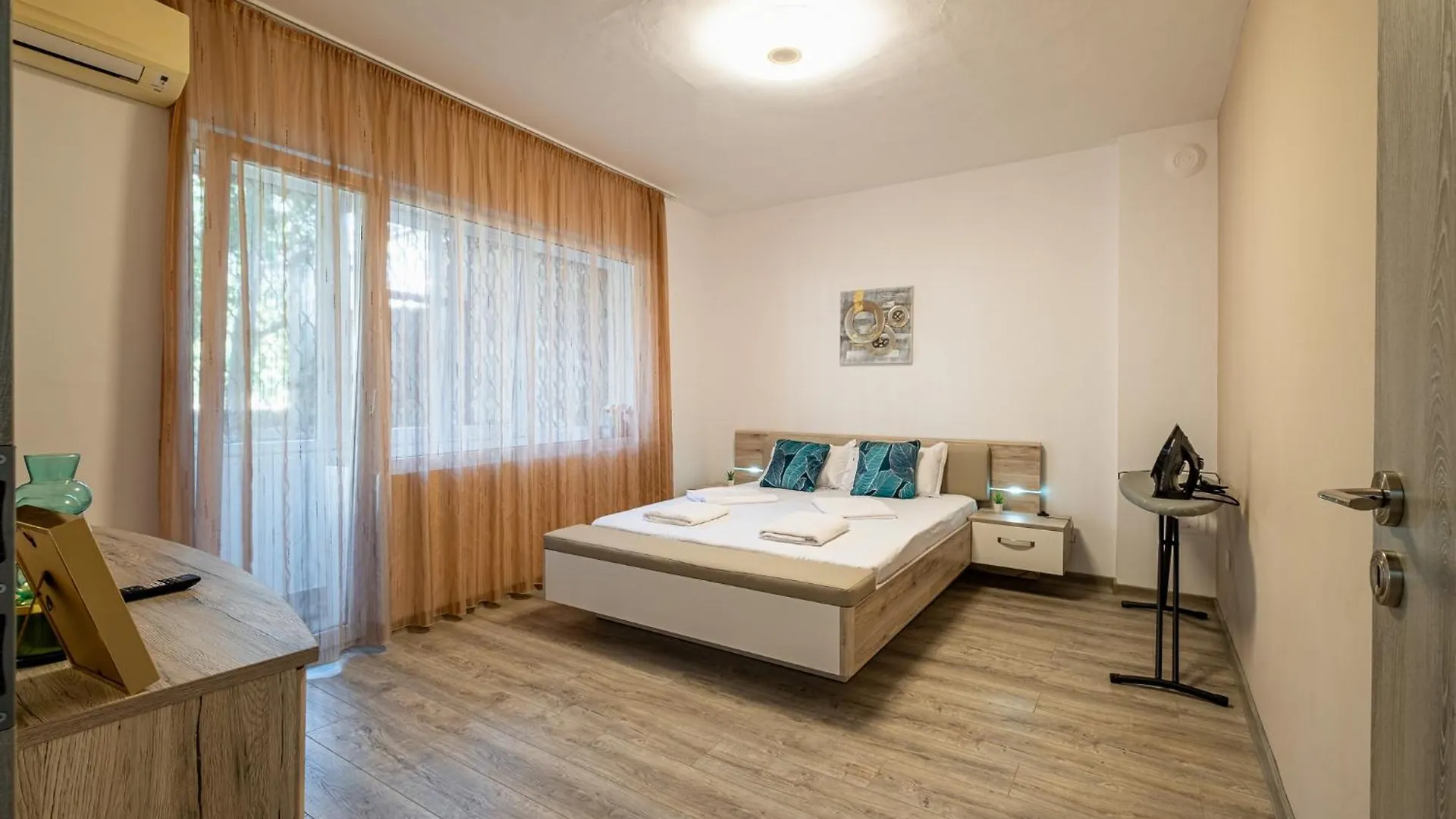 Black Sea Spacious 3Br Apartment Varna